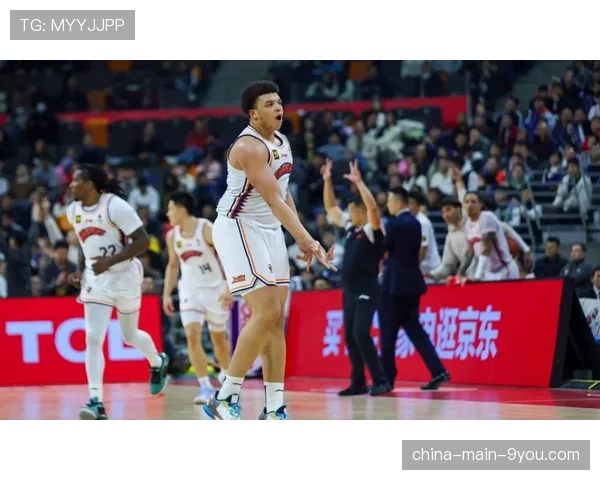 上海外援怀特塞德和洛夫顿恢复不达预期，常规赛恐难复出